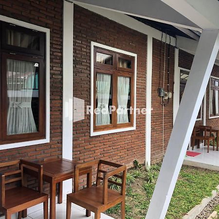 Rifka Annisa Guesthouse Syariah Redpartner Yogyakarta Kültér fotó