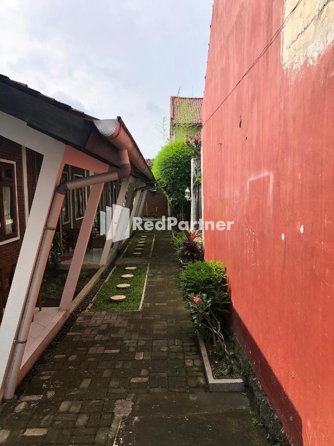 Rifka Annisa Guesthouse Syariah Redpartner Yogyakarta Kültér fotó