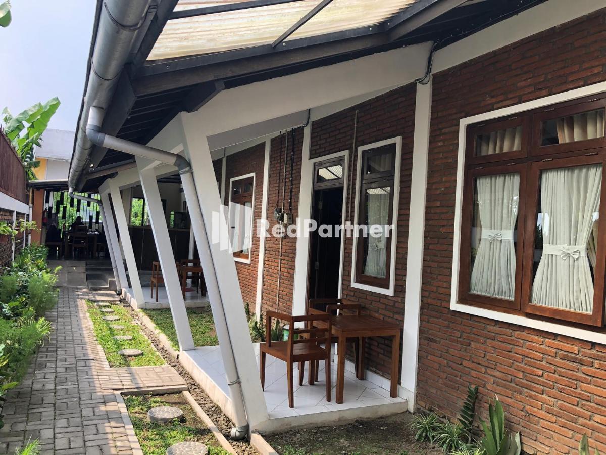 Rifka Annisa Guesthouse Syariah Redpartner Yogyakarta Kültér fotó