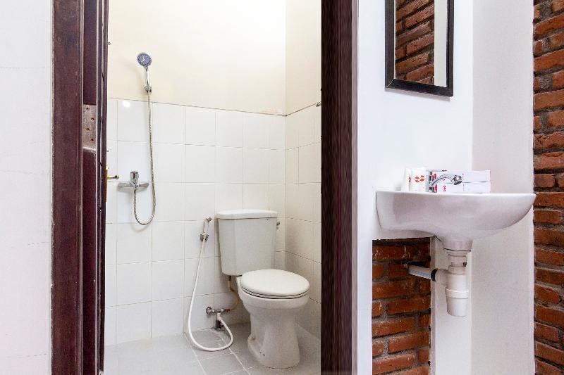 Rifka Annisa Guesthouse Syariah Redpartner Yogyakarta Kültér fotó